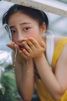 年轻的小峓子韩国在钱免费
